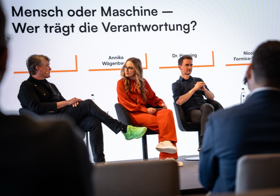 Panel "Mensch oder Maschine".