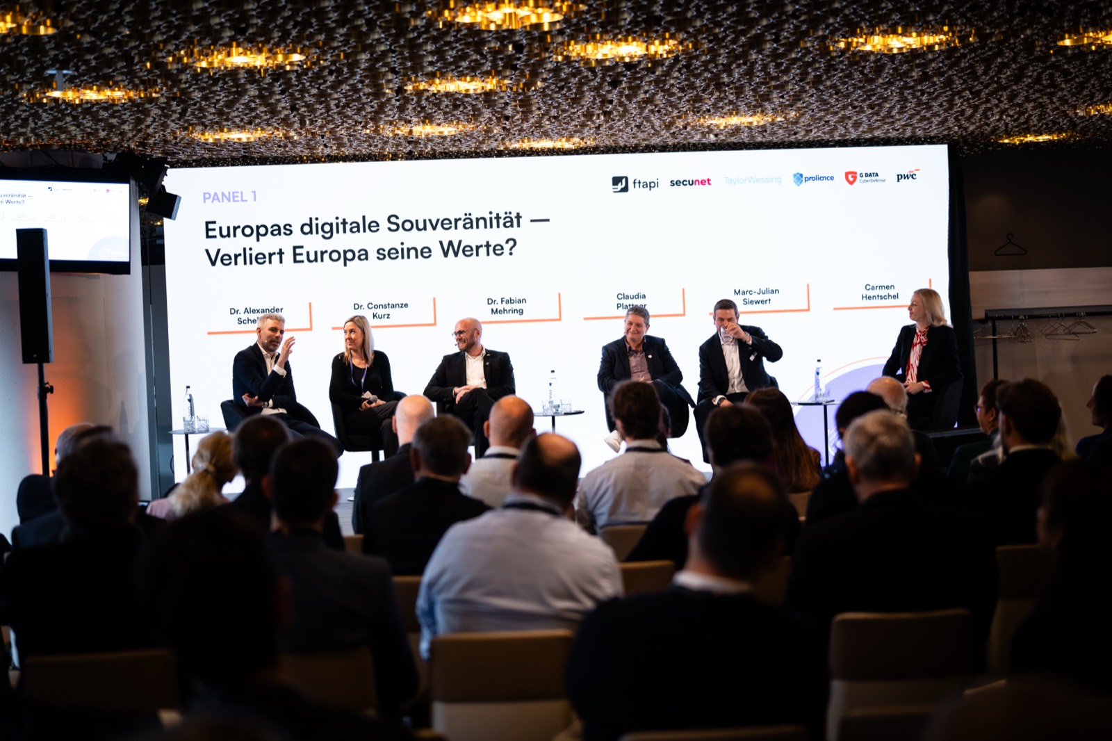 Politik & Verwaltung: Panel "Europas digitale Souveränität" auf der Hauptbühne.